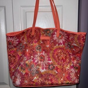 Vera Bradley Summer Sparkle Large Tote Bag in the Pixie Blooms pattern